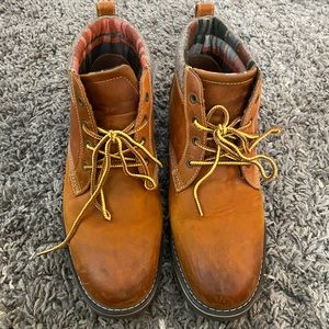 09 Men’s size 11.5 bass shoes.